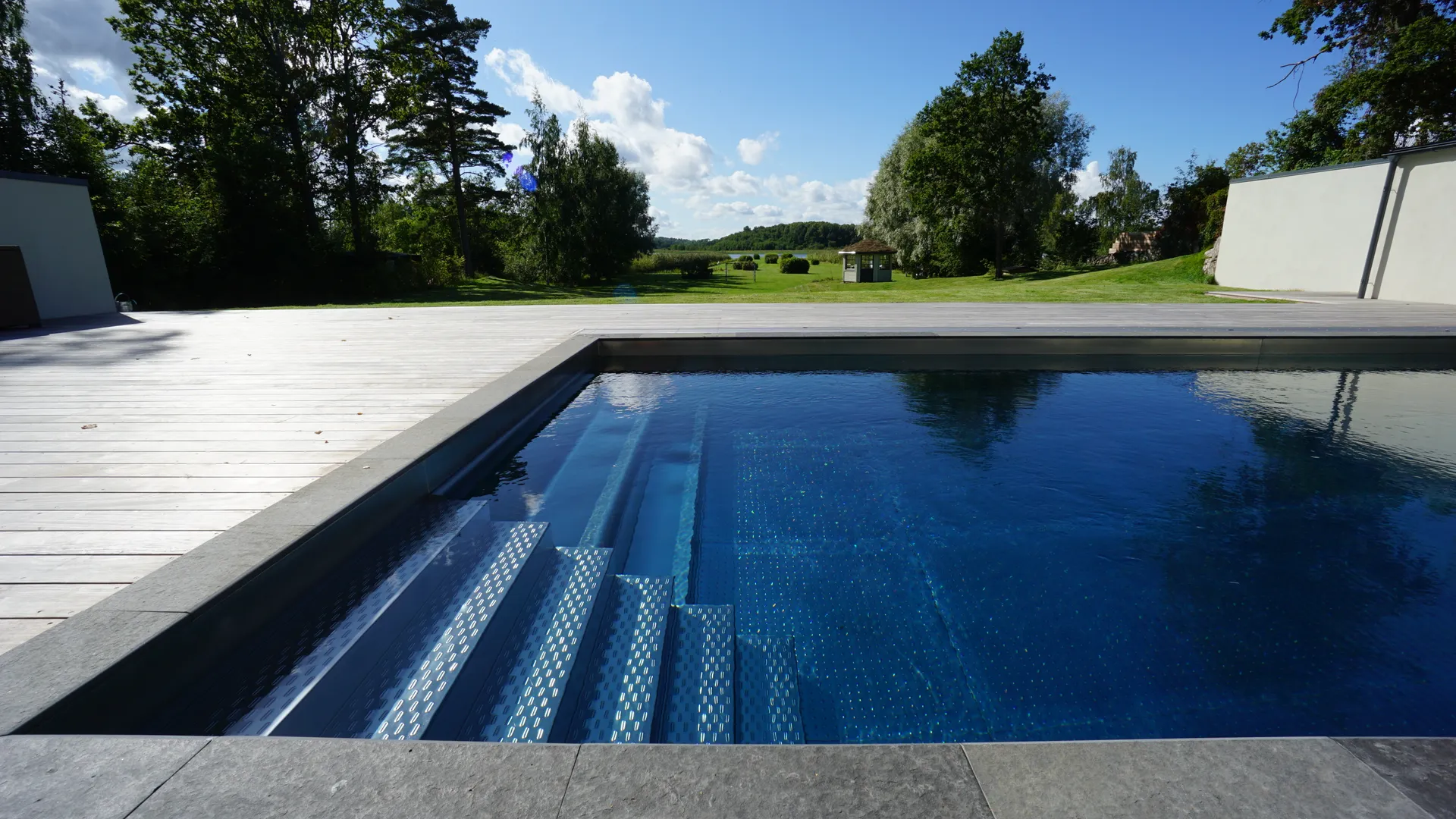 En stålpool från projektet Mälarbaden i Eskilstuna från 2014 designad av Steelpool